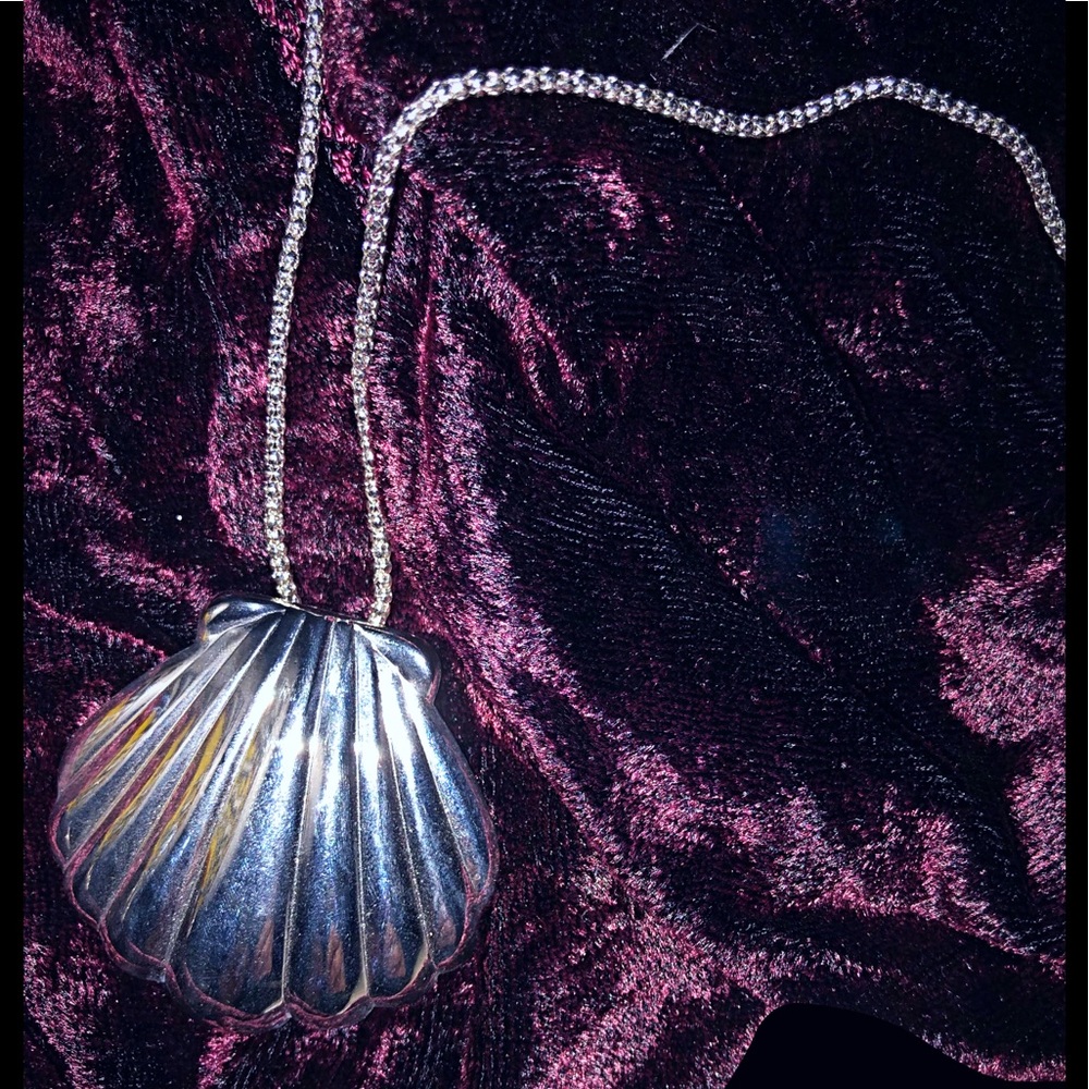 DONATED-Necklace/Brooch-Silvertone alloy Scallop shell